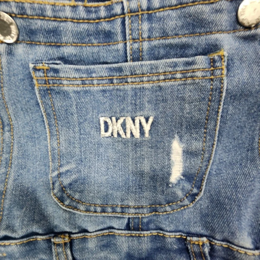 DKNY Overall Denim Jean Shorts with Pink "DKNY" logo top Girls Size 4 - Picture 4 of 15